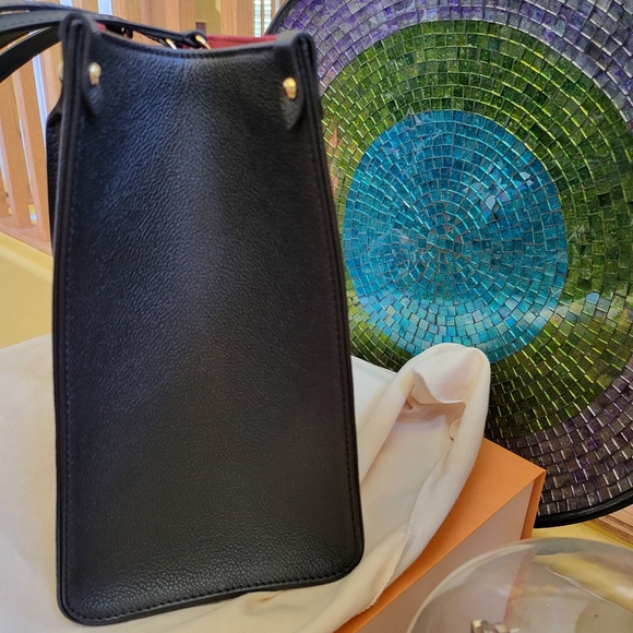 🔥NWT Louis Vuitton Bicolor monogram Empreinte leather OnTheGo MM Microchipped - Picture 12 of 16